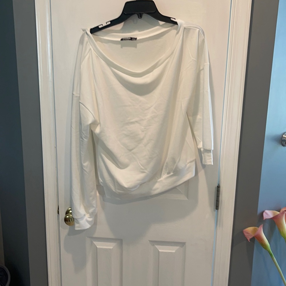 Yoins never worn top can wear off shoulders